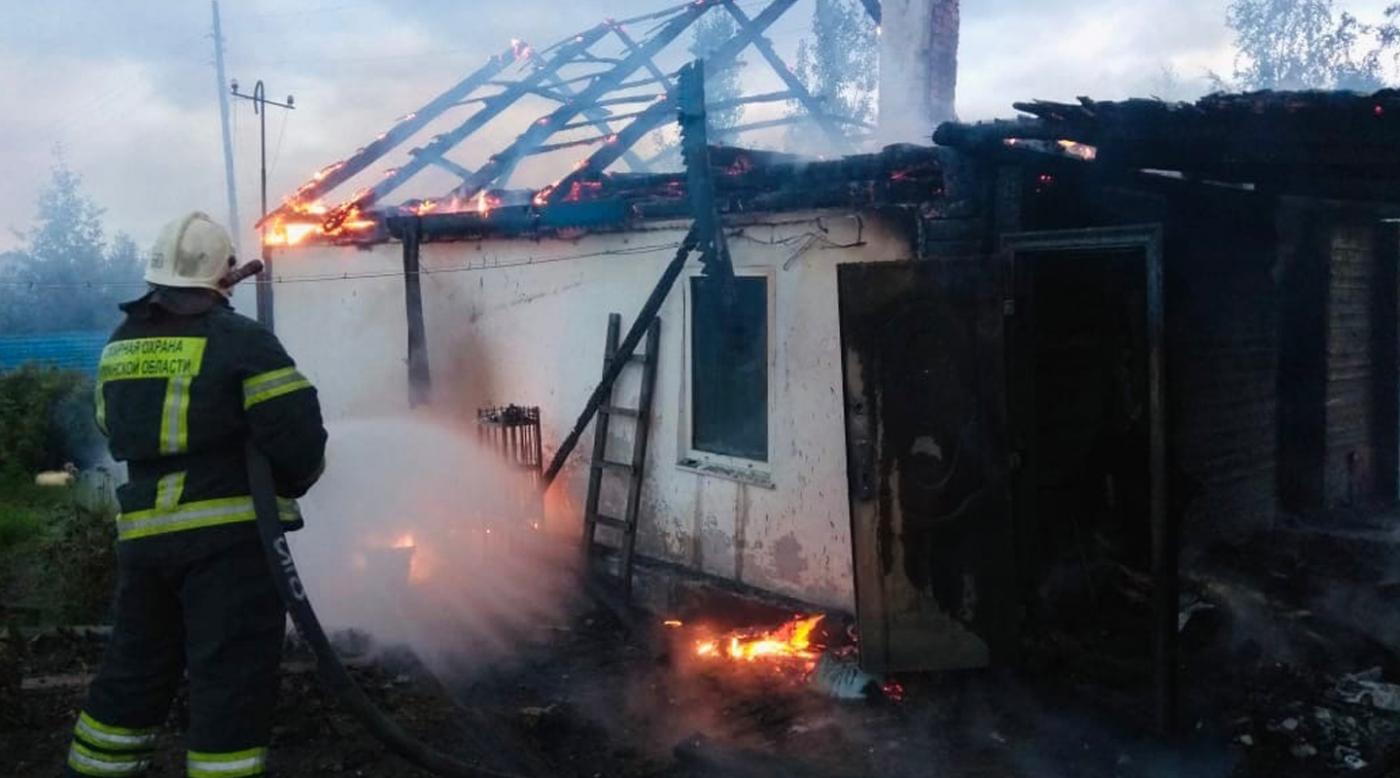 В Кандалакше сгорел деревянный дом 
